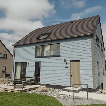 Familienhaus Mit Gemuetlichem Wohnbereich *