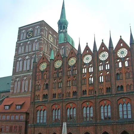 Familienhaus Mit Gemuetlichem Wohnbereich Nyaraló Sagard