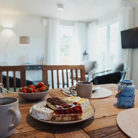 Familienhaus Mit Gemuetlichem Wohnbereich Nyaraló *