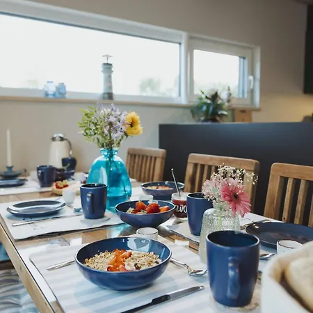 Familienhaus Mit Gemuetlichem Wohnbereich Nyaraló Sagard